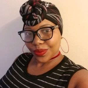 Meet your Posher, Elizabeth